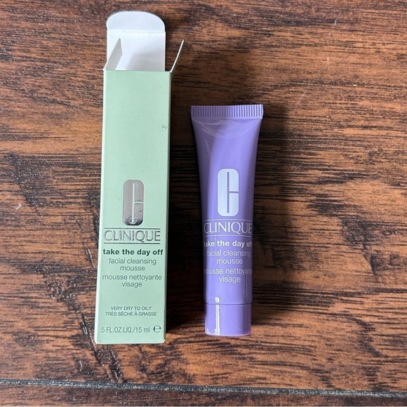 Clinique, Take the Day Off, Facial Cleansing Mousse - Picture 6 of 7